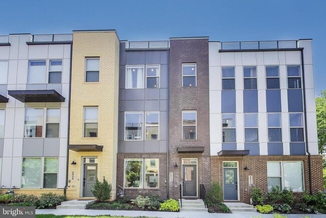 property at 5004 Oakmoore Dr