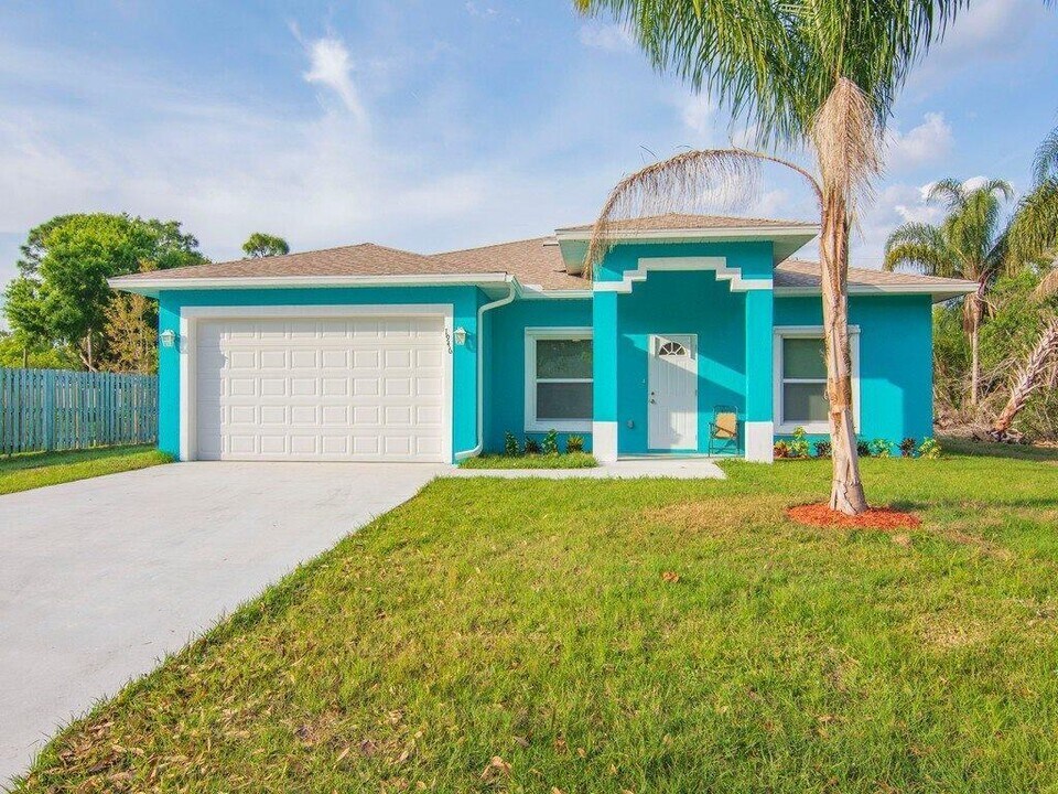 1946 24th St SW in Vero Beach, FL - Building Photo