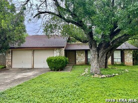 13855 Brook Hollow Blvd in San Antonio, TX - Building Photo