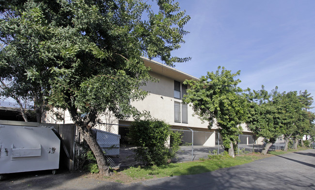 Oakwood Park Highland in San Bernardino, CA - Foto de edificio - Building Photo