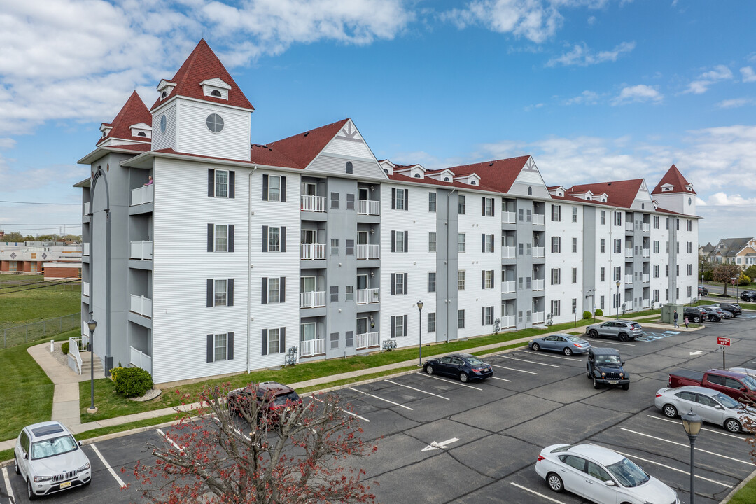 Shore Gate Village Grand Condominium in South Amboy, NJ - Building Photo