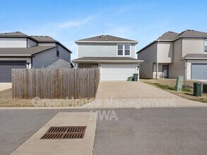 4813 W Triangle St in Fayetteville, AR - Building Photo - Building Photo