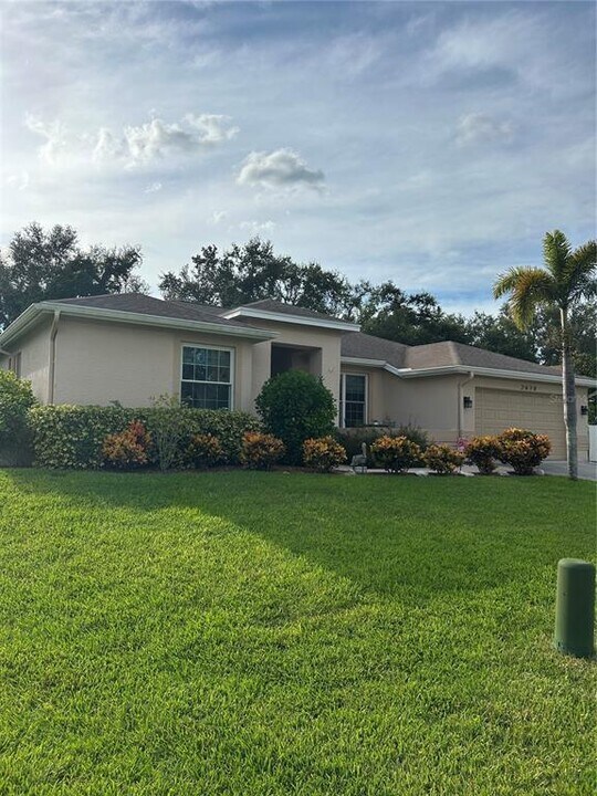 2670 Resnik Cir W in Palm Harbor, FL - Building Photo