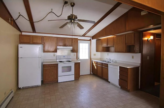 2103 10th St Pl in Coralville, IA - Building Photo - Building Photo