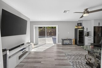 2388 S Wallen Dr in West Palm Beach, FL - Foto de edificio - Building Photo