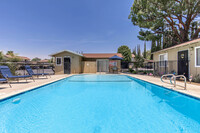 Columbard in Bakersfield, CA - Foto de edificio - Building Photo