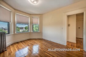 1160 Commonwealth Ave, Unit 18 in Boston, MA - Building Photo - Building Photo