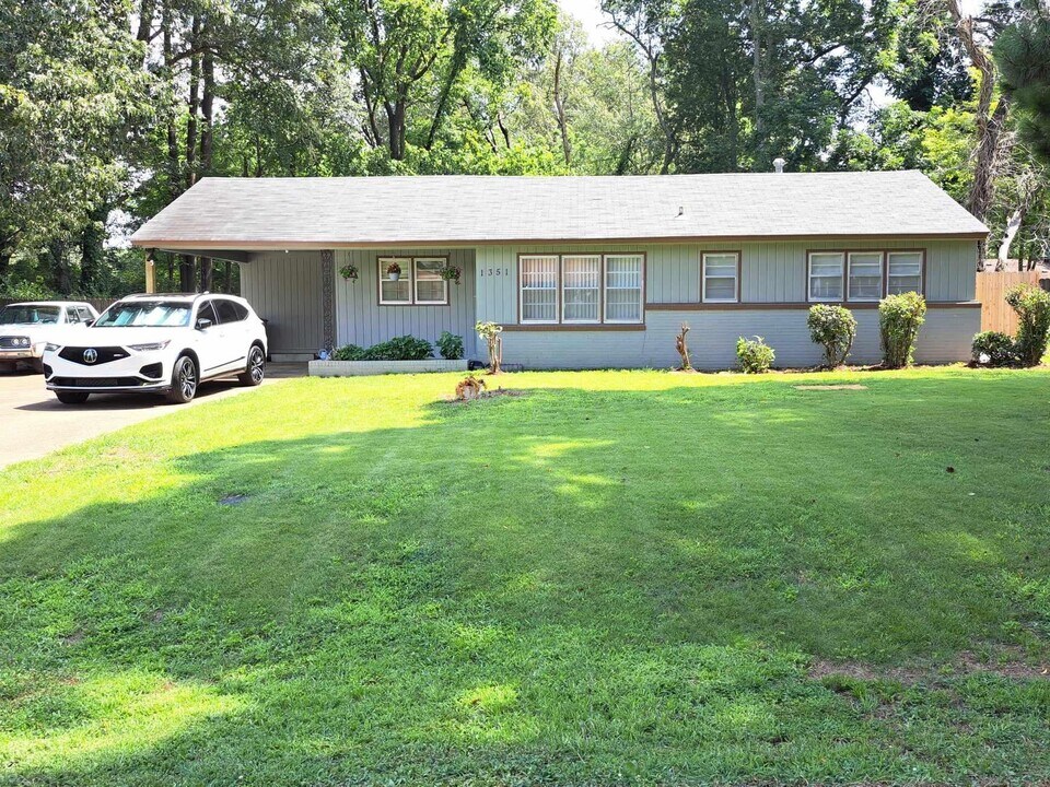1351 Janis Dr in Memphis, TN - Building Photo