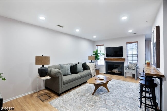 8 Springholm Dr in Berkeley Heights, NJ - Building Photo - Building Photo