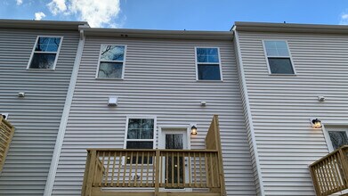 Room in Townhome on Chert Ln in Raleigh, NC - Building Photo - Building Photo
