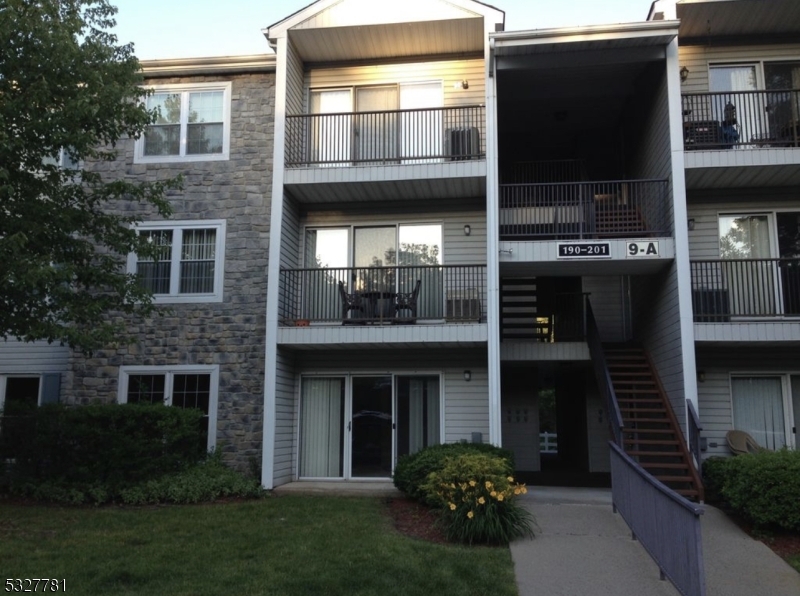 199 Robertson Way in Lincoln Park, NJ - Building Photo