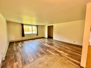 3320 Hurst Rd in North Pole, AK - Building Photo - Building Photo