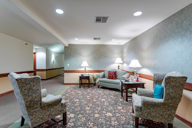 Steeple View Apartments - a 55+ Community in Muskego, WI - Foto de edificio - Interior Photo