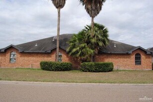 9 Kimberly Ln in Edinburg, TX - Building Photo