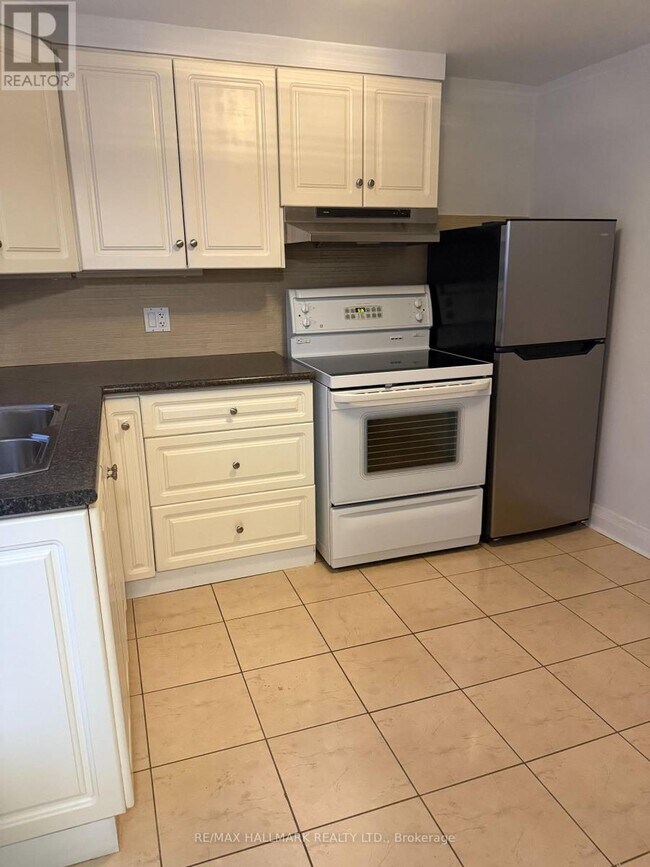 160 Welland Ave in St Catharines, ON - Building Photo - Building Photo