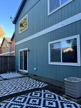 2611 Parkwood Village Ln in Central Point, OR - Building Photo - Building Photo