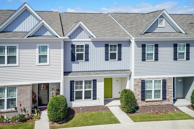 8869 Commons Townes Dr in Raleigh, NC - Building Photo - Building Photo