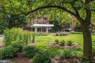4000 Tunlaw Rd NW in Washington, DC - Building Photo - Building Photo