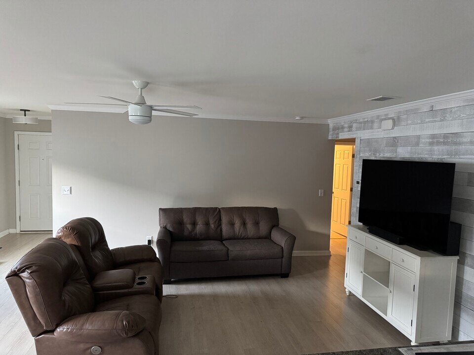 512 Mattamushkeet Dr in Little River, SC - Building Photo