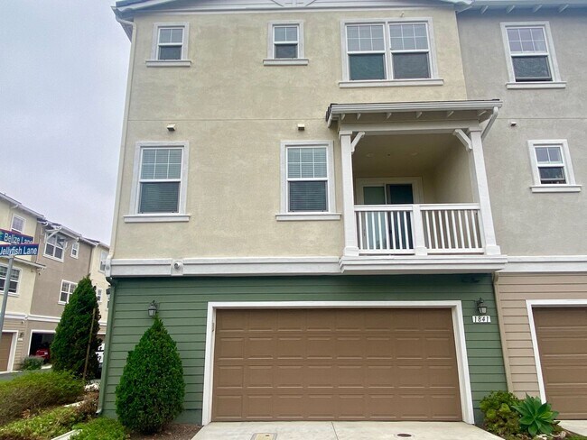 1841 Belize Ln in Oxnard, CA - Building Photo - Building Photo