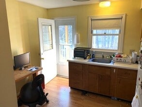 174 N Whitney St in Amherst, MA - Building Photo - Building Photo