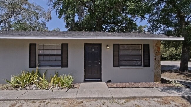 property at 921 E Poinsettia Ave