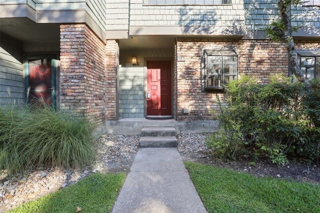 7122 Wood Hollow Dr