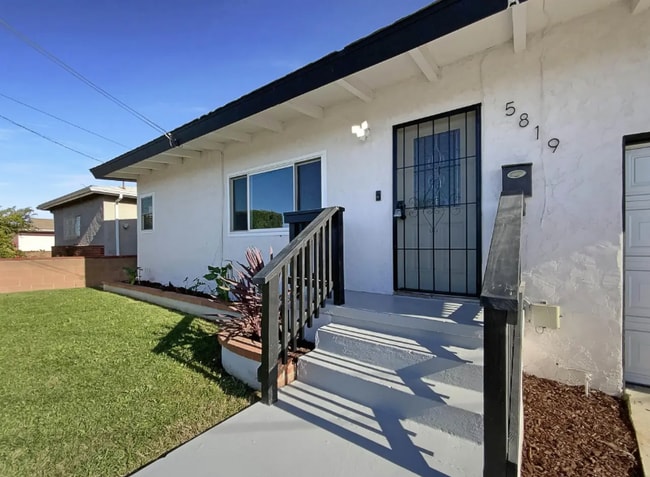 5819 Roanoke St in San Diego, CA - Building Photo - Building Photo