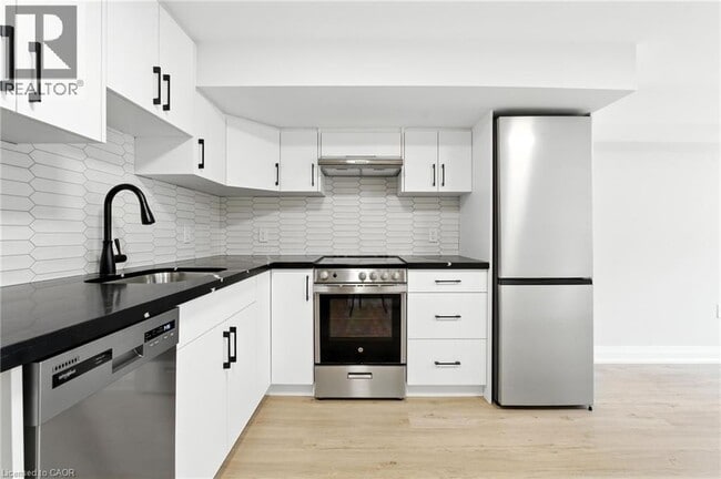 property at 929 Upper Ottawa St