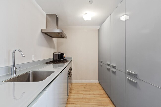 420 W 25th St-Unit -7K in New York, NY - Building Photo - Building Photo