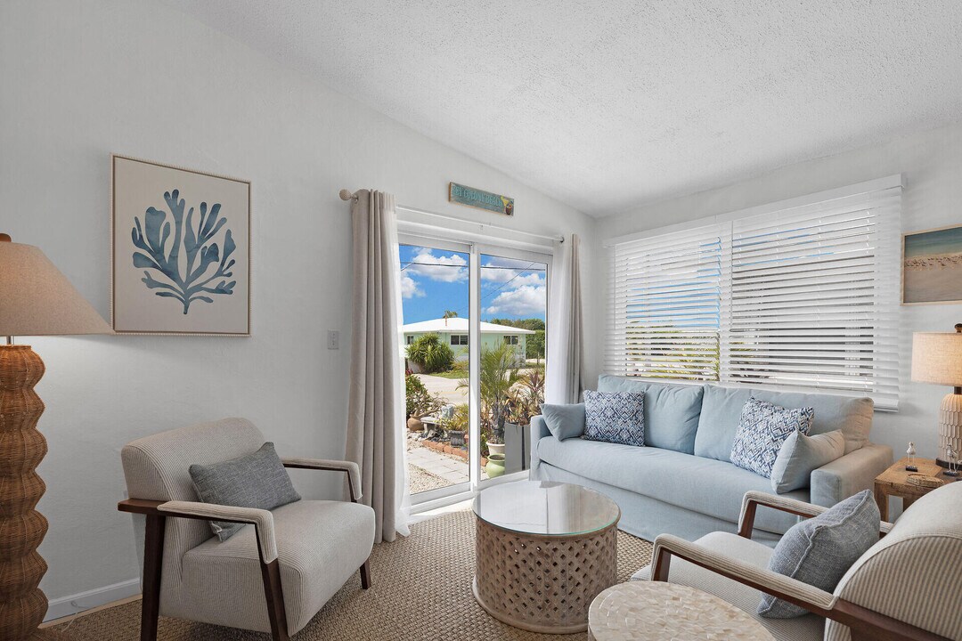 10 Clara Blvd in Key Colony Beach, FL - Building Photo