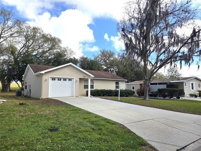 739 Heathrow Ave in Lady Lake, FL - Building Photo - Building Photo