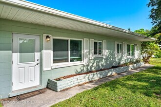 146 Cedar Ave in Cocoa Beach, FL - Building Photo - Building Photo