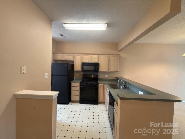 1515 Sylvia Ct in Charlotte, NC - Building Photo - Building Photo