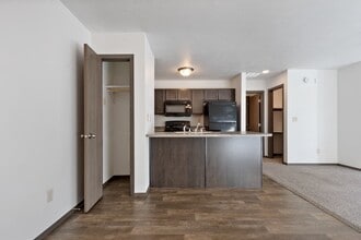 Creekside Commons in Harrisburg, SD - Building Photo - Building Photo