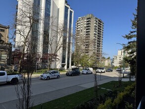West Bay Court in Vancouver, BC - Building Photo - Building Photo