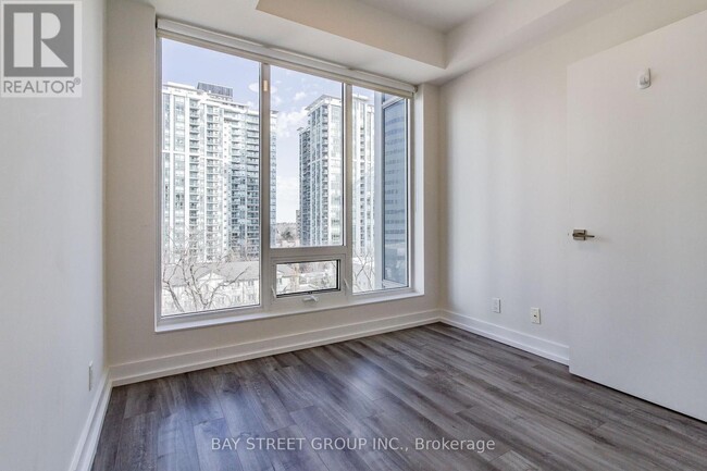 28-728 Avondale Ave in Toronto, ON - Building Photo - Building Photo