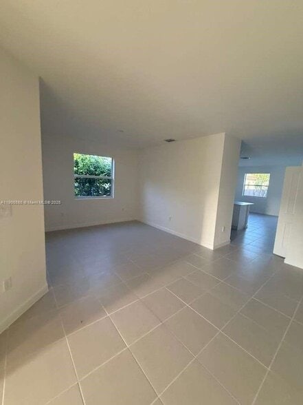 16202 SW 147th Ave in Miami, FL - Building Photo - Building Photo