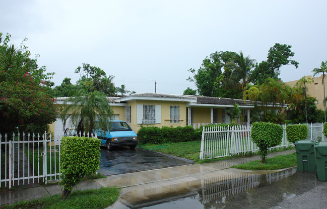 1945 SW 9th St in Miami, FL - Building Photo - Building Photo