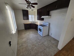 335 E Providencia Ave, Unit 337 apt C in Burbank, CA - Building Photo - Building Photo