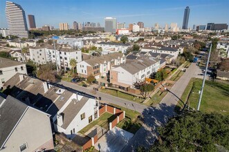 2922 Bering Dr in Houston, TX - Foto de edificio - Building Photo