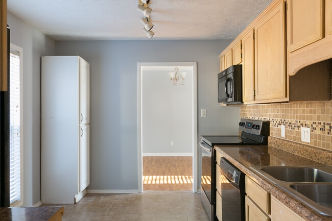 7014 Pantego Dr in Fayetteville, NC - Building Photo - Building Photo