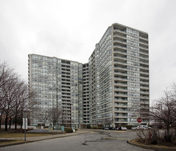 4725 Sheppard Ave in Toronto, ON - Building Photo - Building Photo