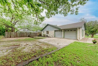 103 Hutto St in Hutto, TX - Building Photo - Building Photo