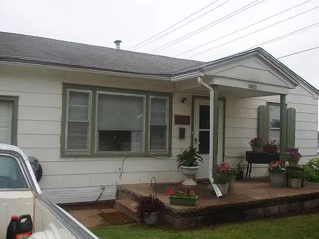 property at 1002 E Campbell St