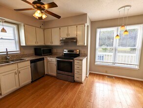 4940 Harbour Towne Dr in Raleigh, NC - Building Photo - Building Photo