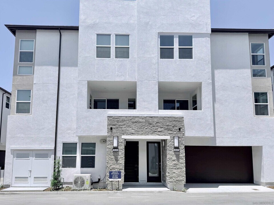 2630 Everly Dr in San Diego, CA - Foto de edificio