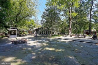 269 Raymond Rd in Princeton, NJ - Foto de edificio - Building Photo