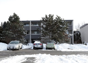 251 Erb St W in Waterloo, ON - Building Photo - Building Photo