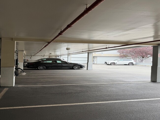 3112 Emmons Ave, Unit 203 in Brooklyn, NY - Foto de edificio - Building Photo